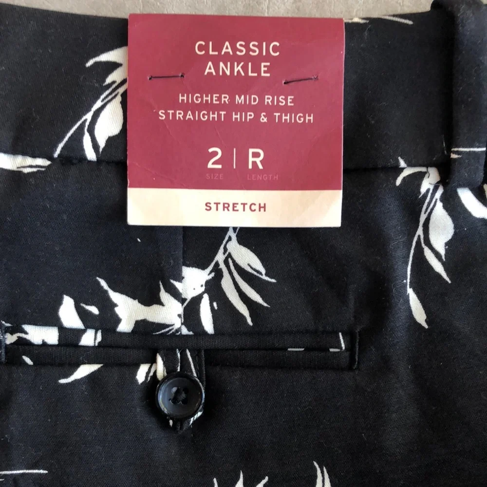Merona Woman’s Classic Ankle Black White Leaf Print Slim Fit Pants Size 2 - Picture 12 of 15